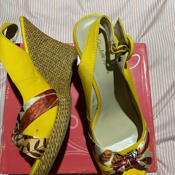 Sandals - Picture 2 of 3